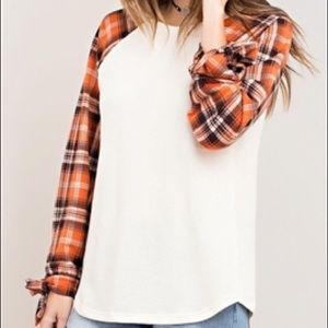 LONG SLEEVE KNIT & PLAID TOP WITH TIED CUFFS